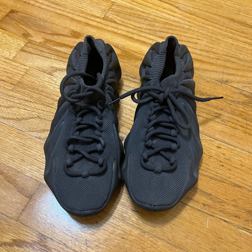 BLACK YEEZY 450